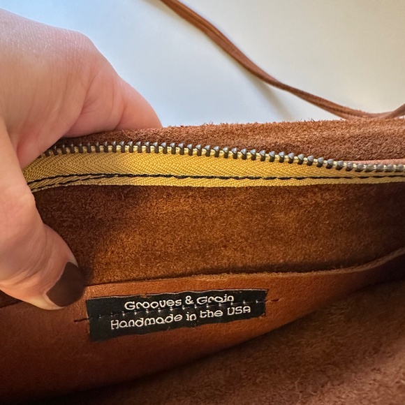 Grooves & Grain Handmade Crossbody Brown Leather Patchwork Bag - Picture 8 of 8